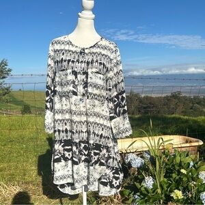 Anthropologie Fig & Flower Black White Floral Tunic L